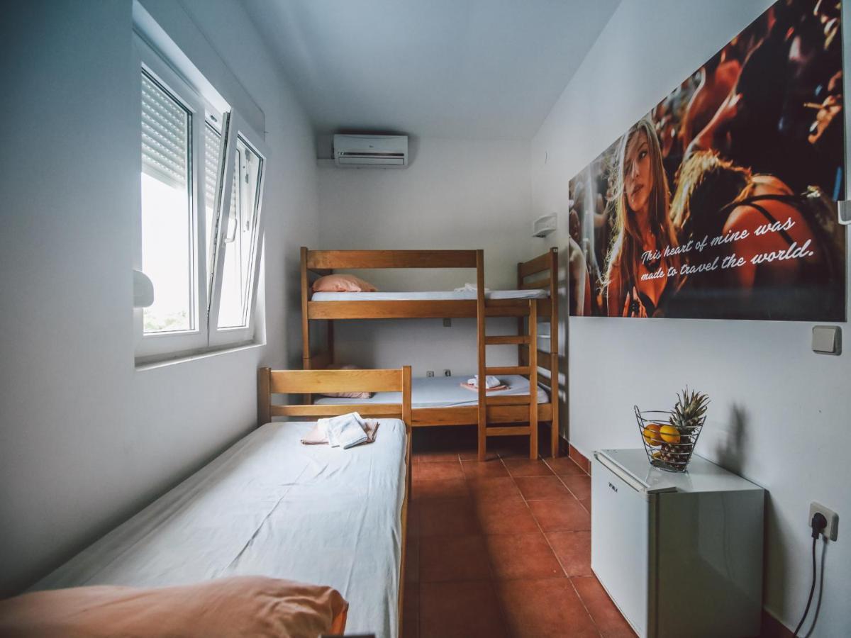 Moon Rocks Hostel Novalja Pokój zdjęcie