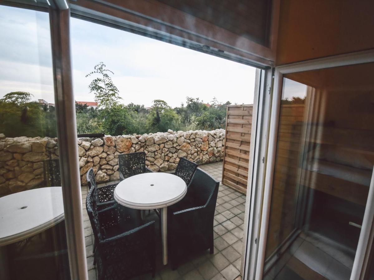 Moon Rocks Hostel Novalja Zewnętrze zdjęcie