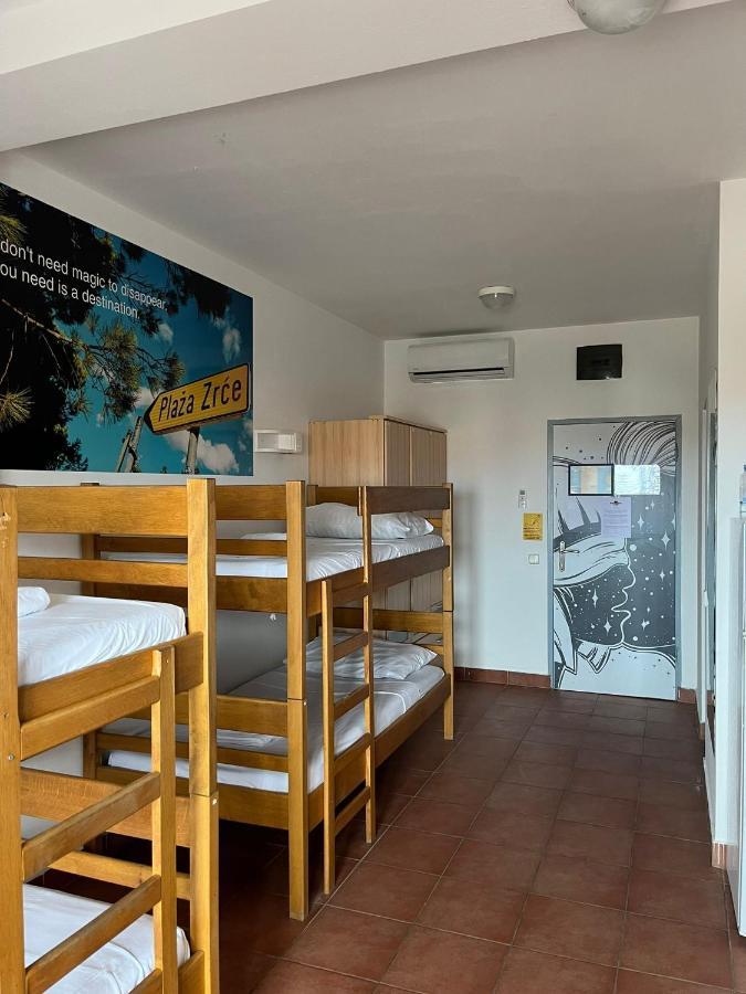 Moon Rocks Hostel Novalja Zewnętrze zdjęcie