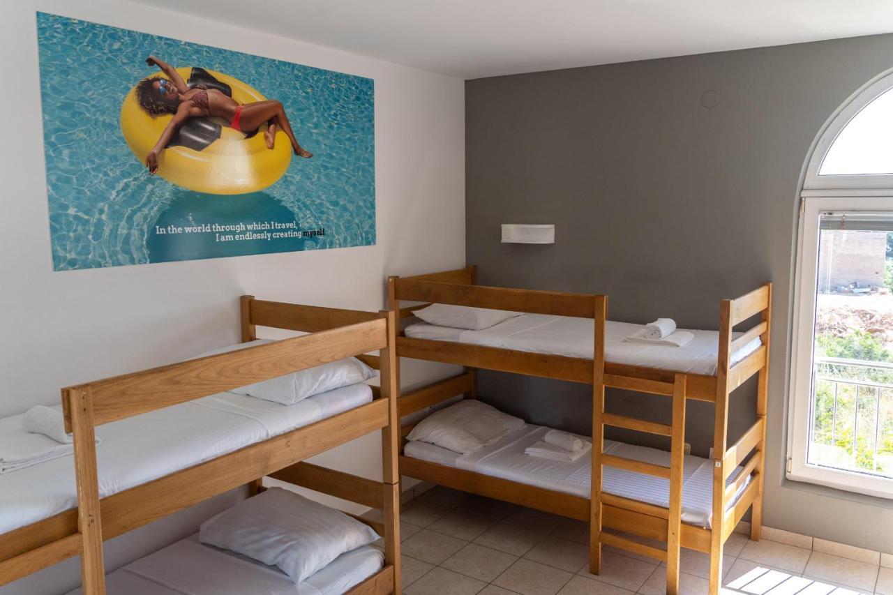 Moon Rocks Hostel Novalja Zewnętrze zdjęcie