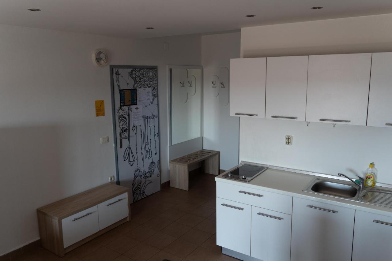 Moon Rocks Hostel Novalja Zewnętrze zdjęcie